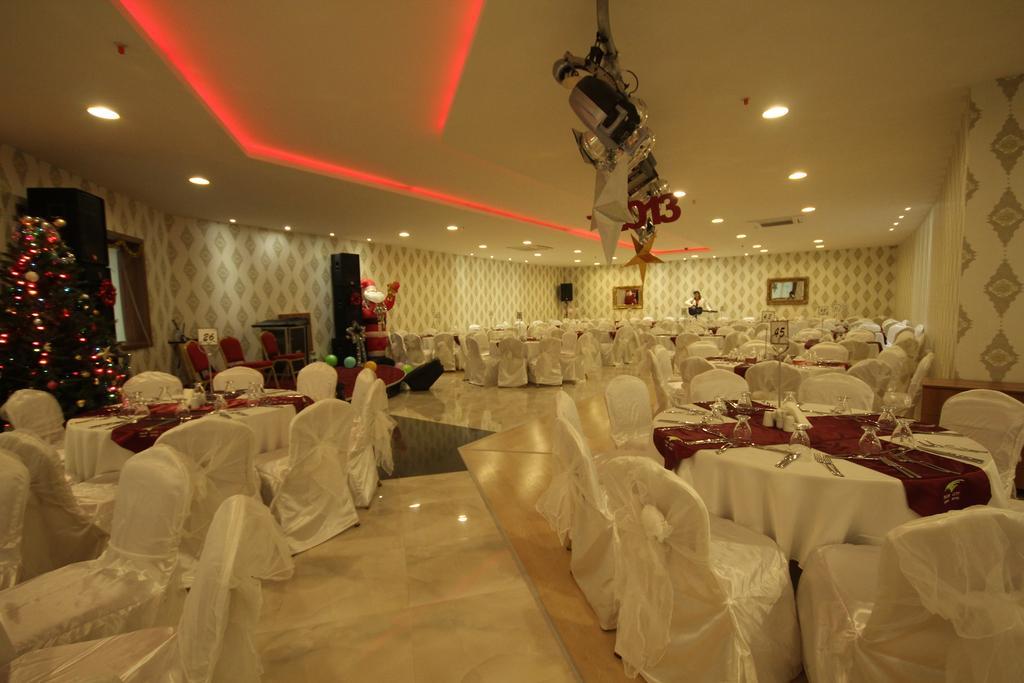 Palmcity Hotel Turgutlu Екстериор снимка