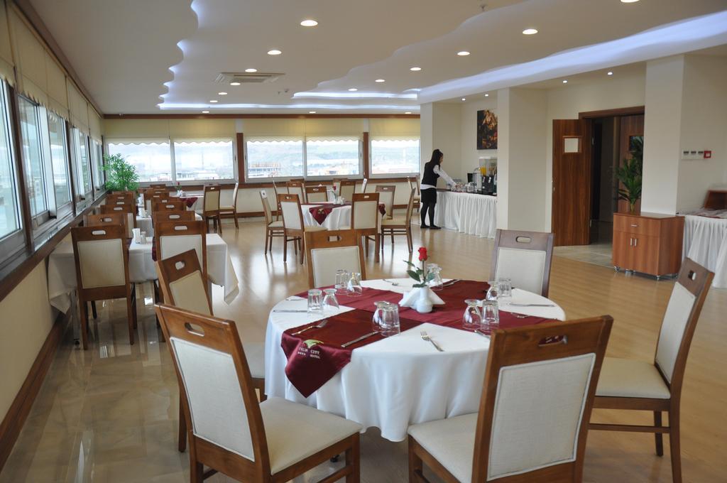 Palmcity Hotel Turgutlu Екстериор снимка